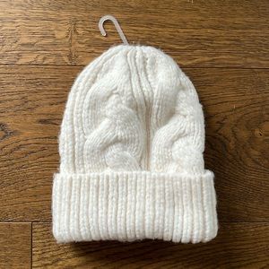 NWT Old Navy Cable-Knit Beanie/Hat Ivory